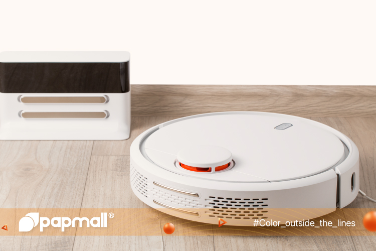 What are the key features to look for in a robot vacuum designed for pet hair removal?