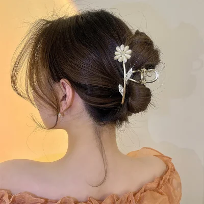 2022-Flower-Hair-Claws-for-Women-Vintage-Hair-Jewelry-Charm-Big-Rhinestone-Crystal-Crab-Clip-Wedding (4)